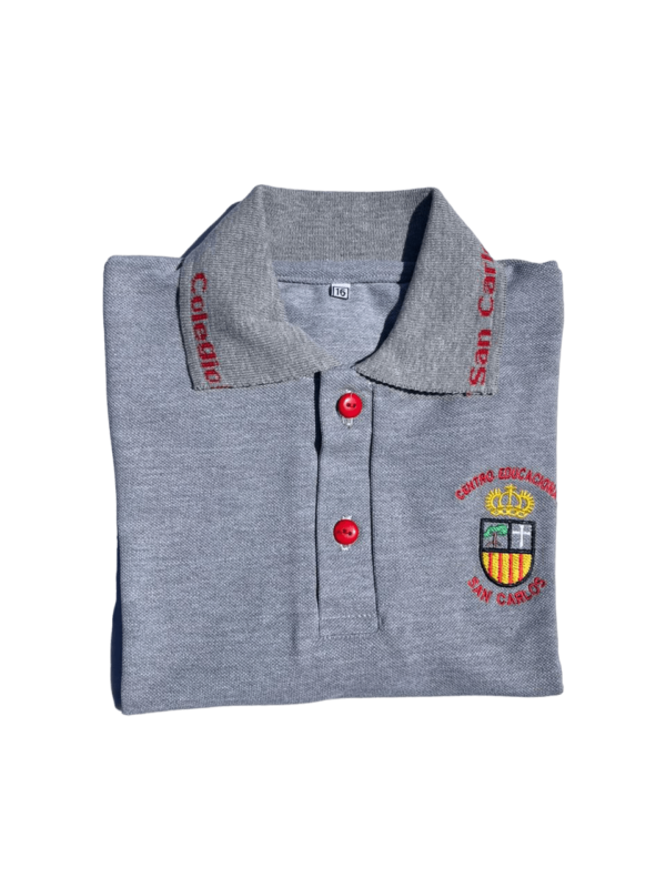 Polera Pique, con cuello, bordada. Tela y confección nacional