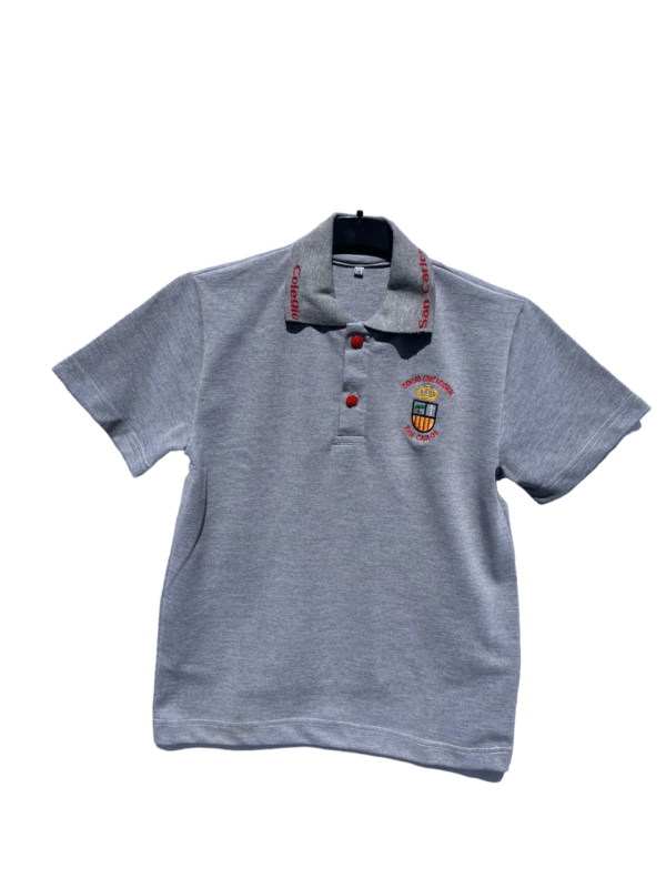 Polera Pique, con cuello, bordada. Tela y confección nacional
